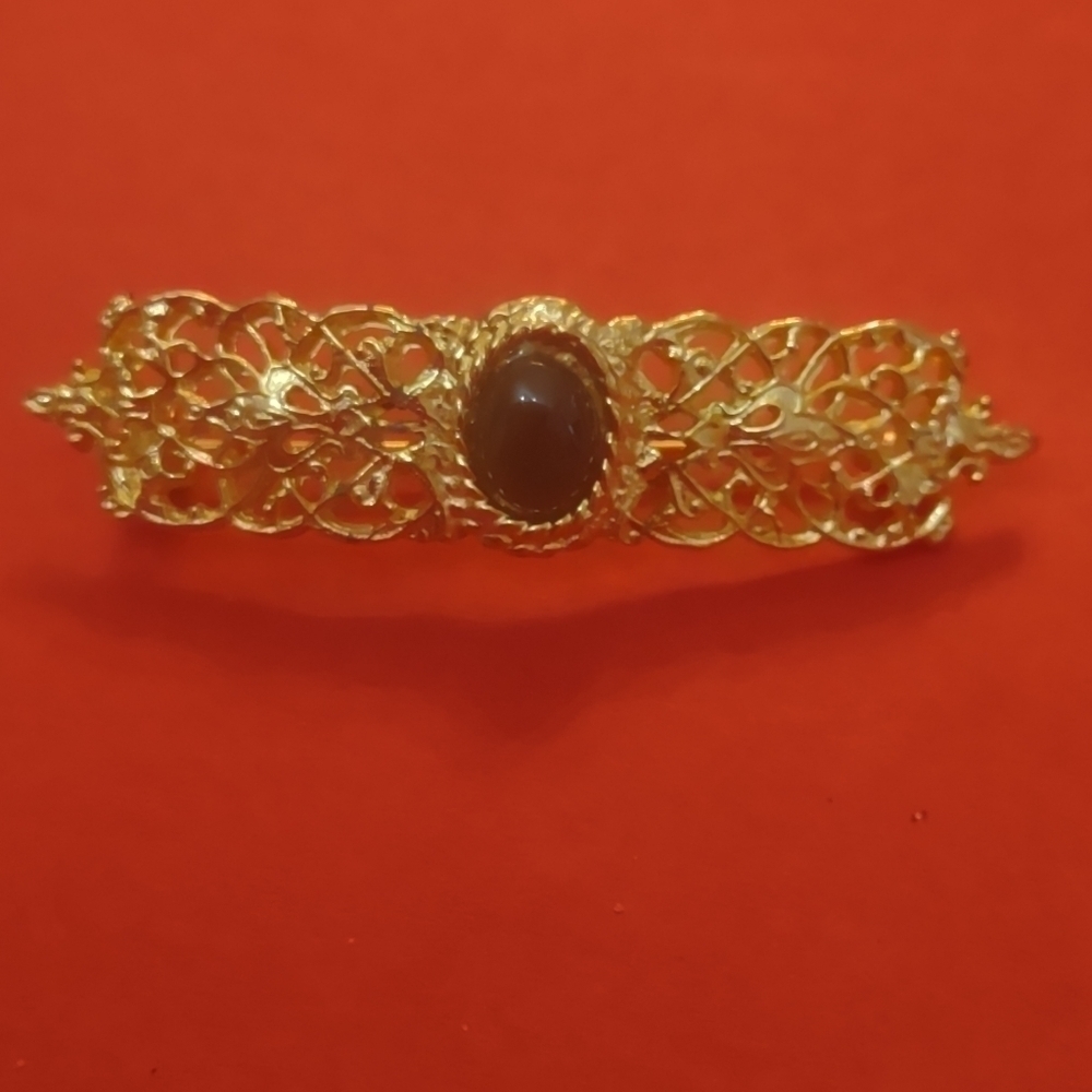 Beautiful women's fashion brooch stone
